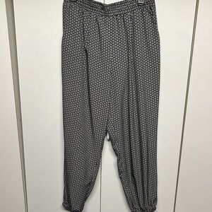 Xhilaration Daisy Pattern Pants/ Joggers